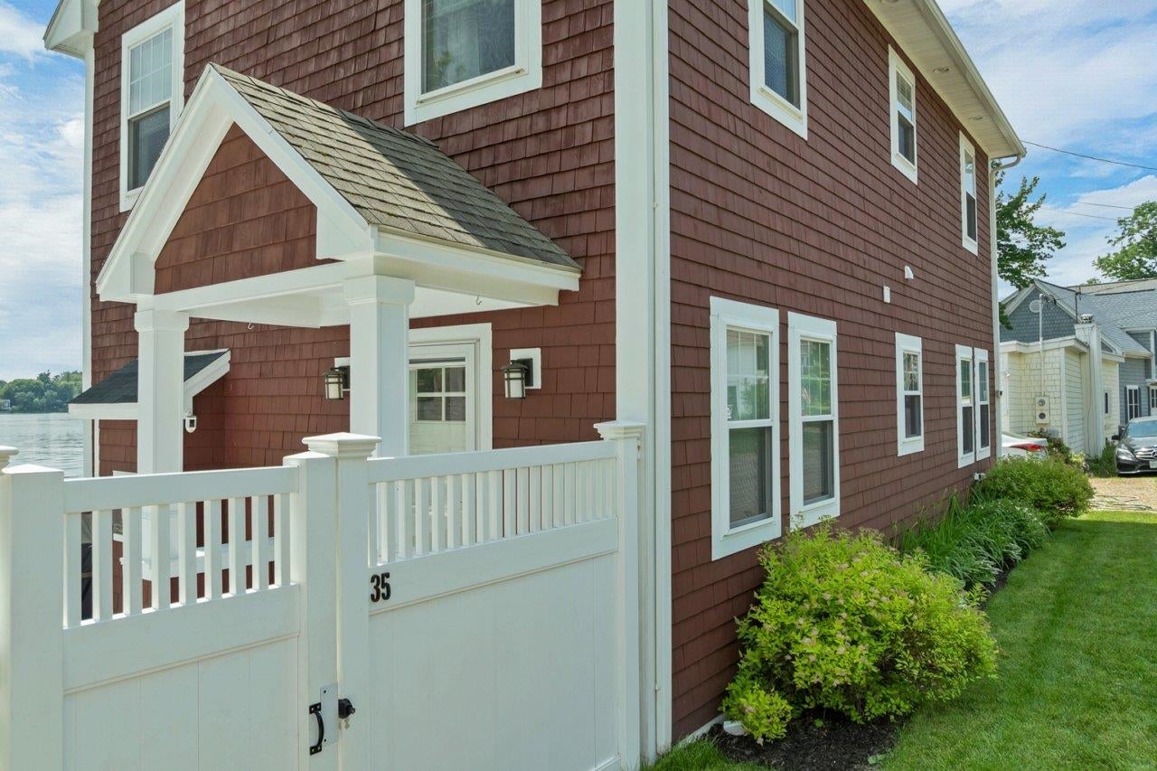 35 North Shore Road