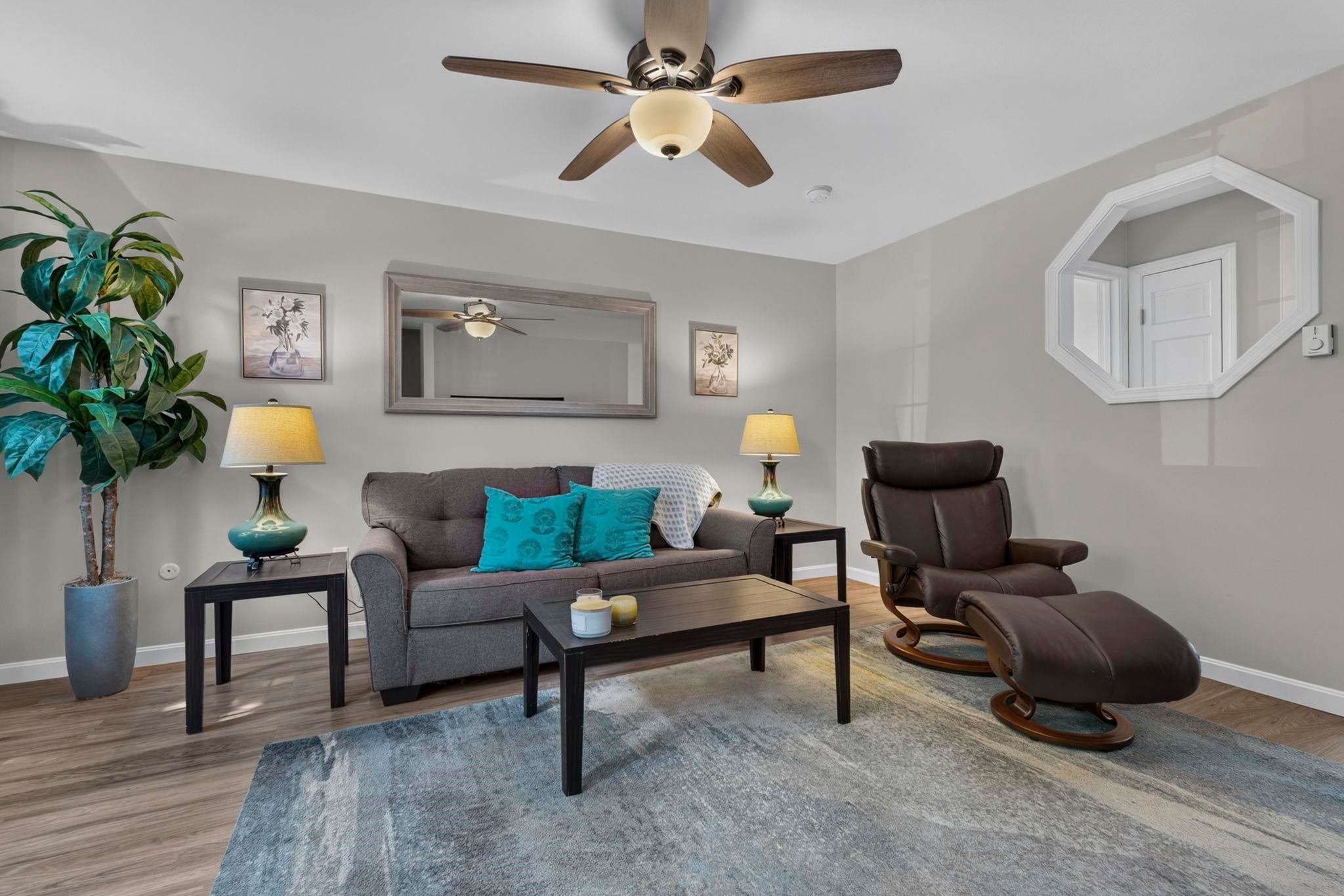 3370 Lafayette Road 5