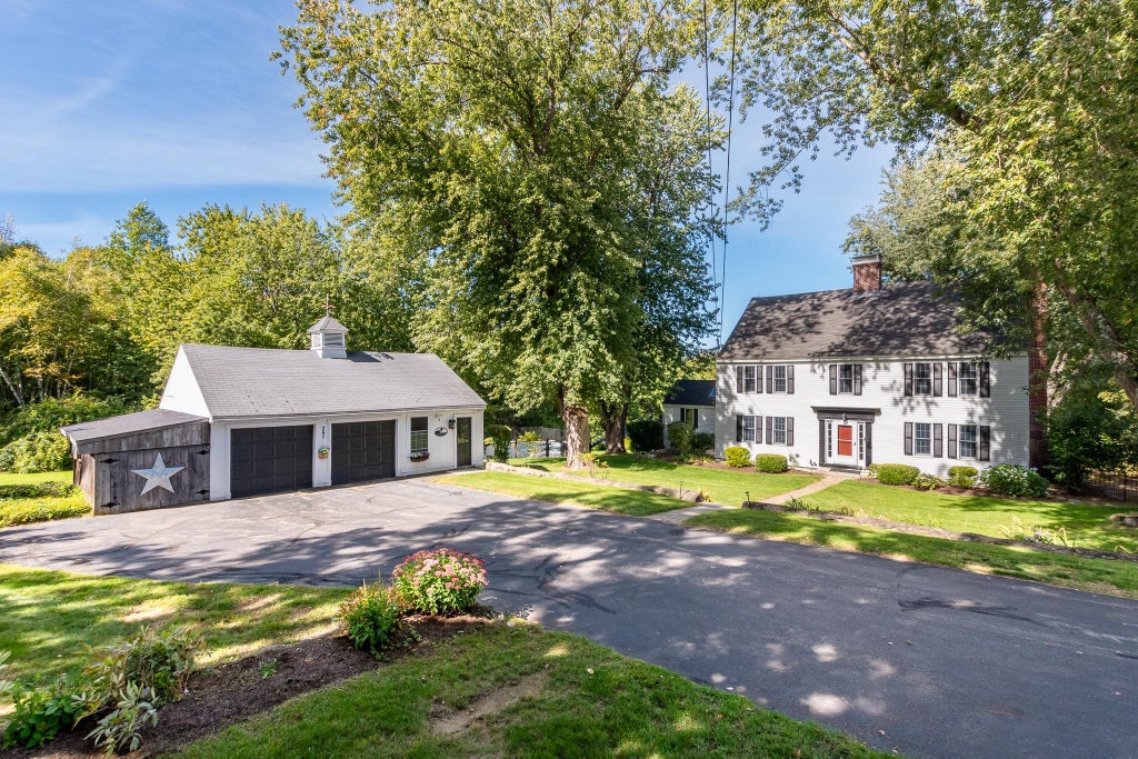 Photo of 247 Meredith Center Road, Meredith, NH 03253 (MLS # 5113869)