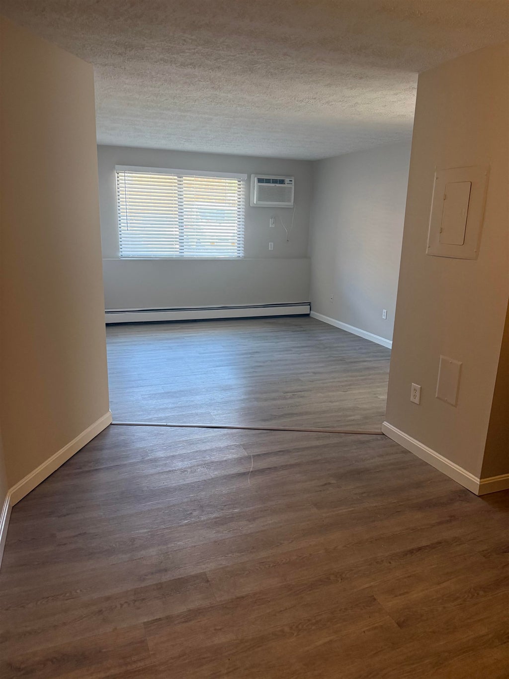 Photo of 45 Log Street #1H, Manchester, NH 03102 (MLS # 5113052)