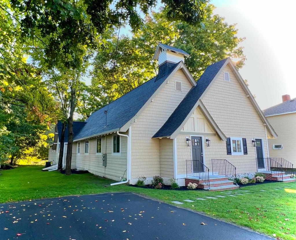 Photo of 18 Oak Street, Derry, NH 03038 (MLS # 5110603)