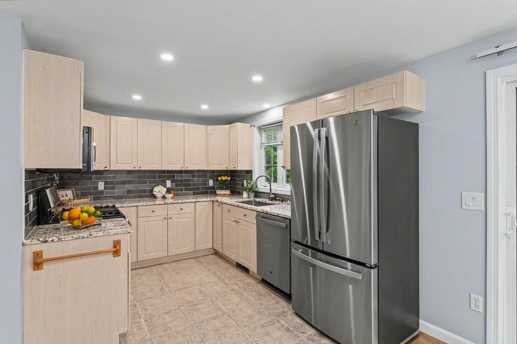 Photo of 15 Elm Street #2, Derry, NH 03038 (MLS # 5109028)