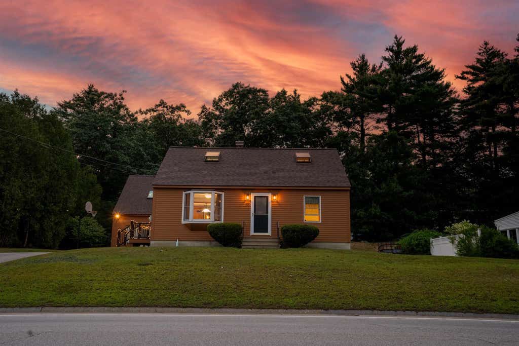Photo of 37 Glenwood Avenue, Dover, NH 03820 (MLS # 5105180)