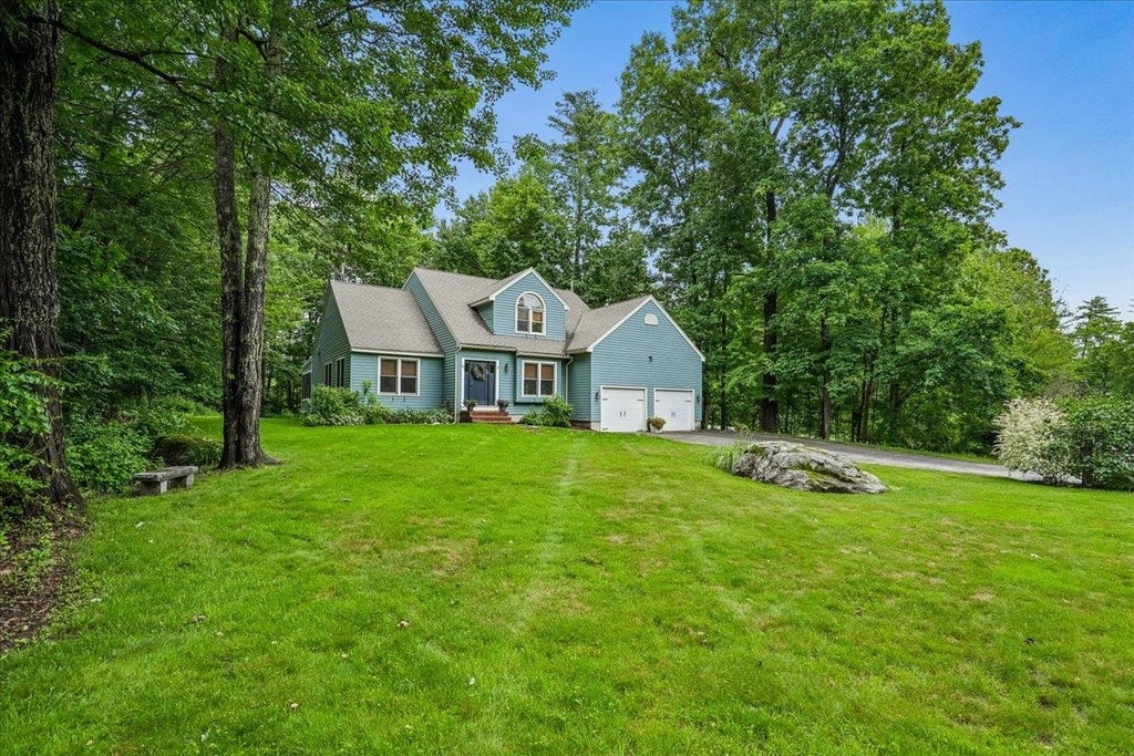 Photo of 72 Oakmont Drive, Concord, NH 03301 (MLS # 5096688)