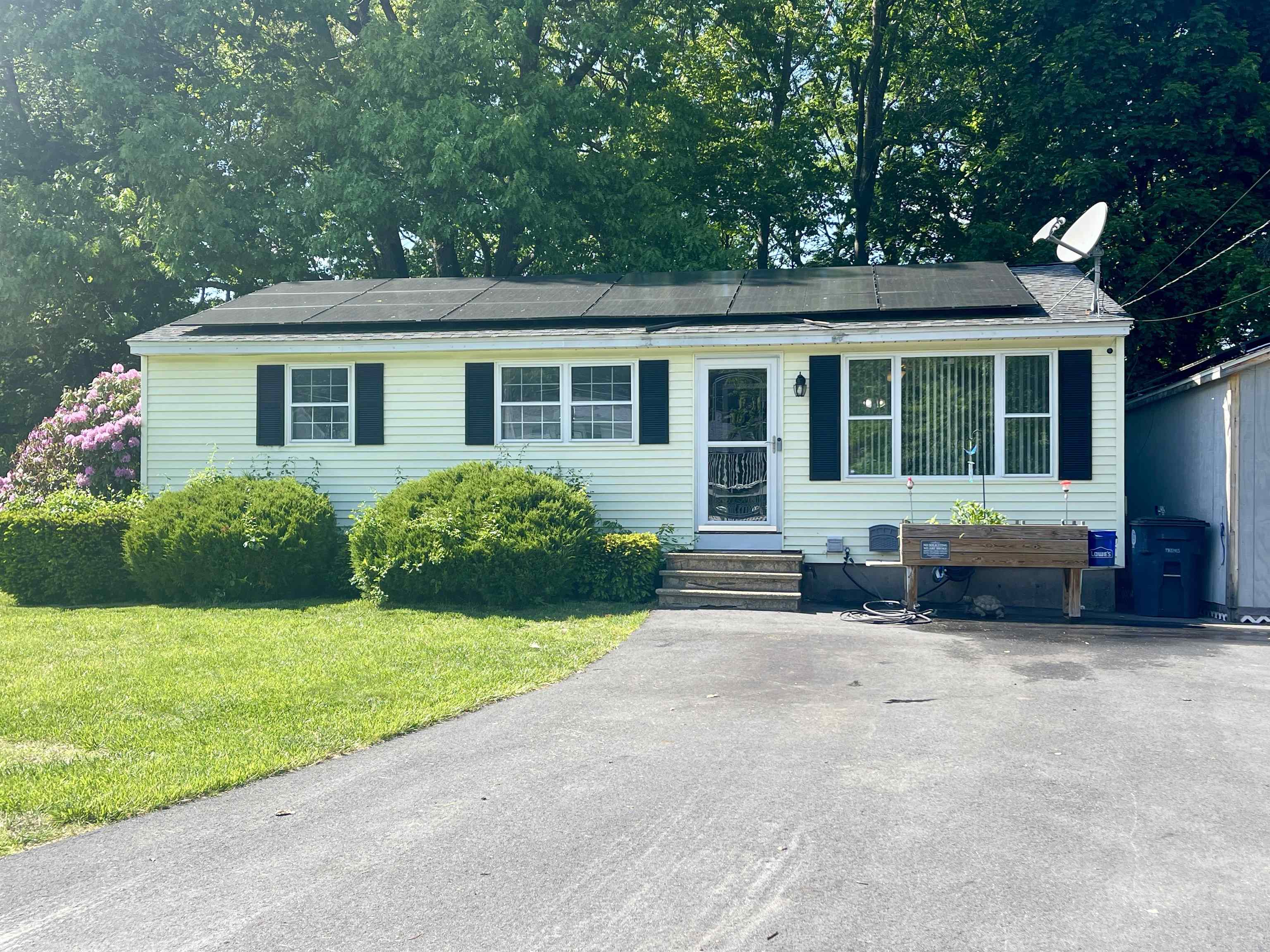 14 Charlton Circle