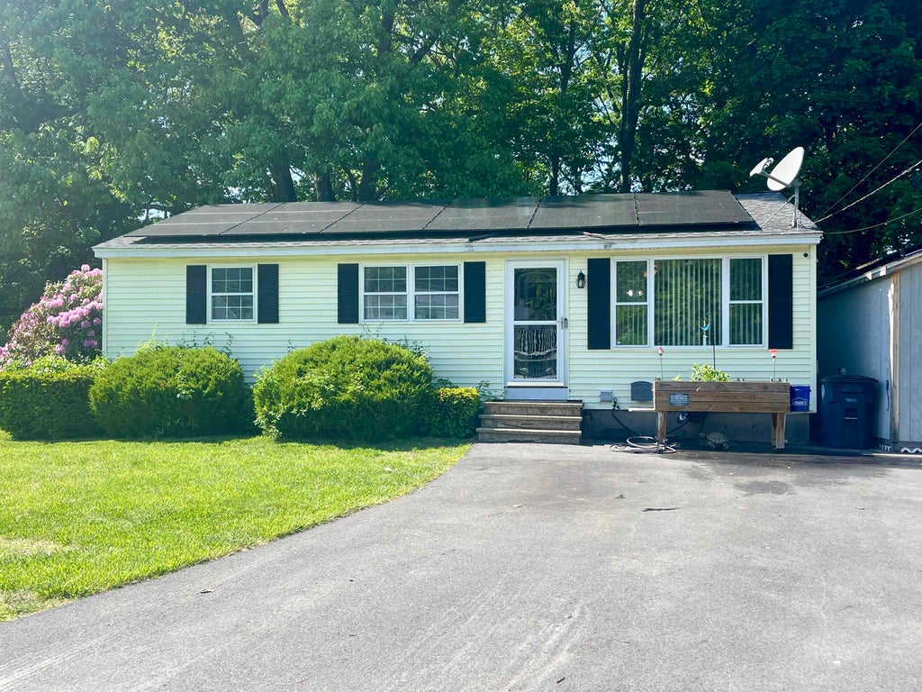 Photo of 14 Charlton Circle, Nashua, NH 03060 (MLS # 5091106)