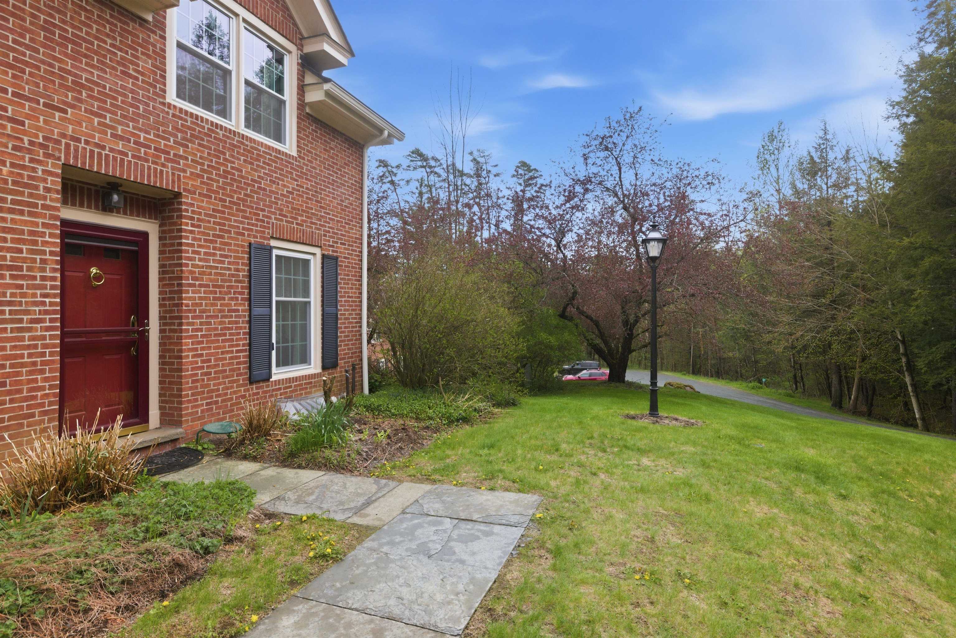 85 Town House Way 18