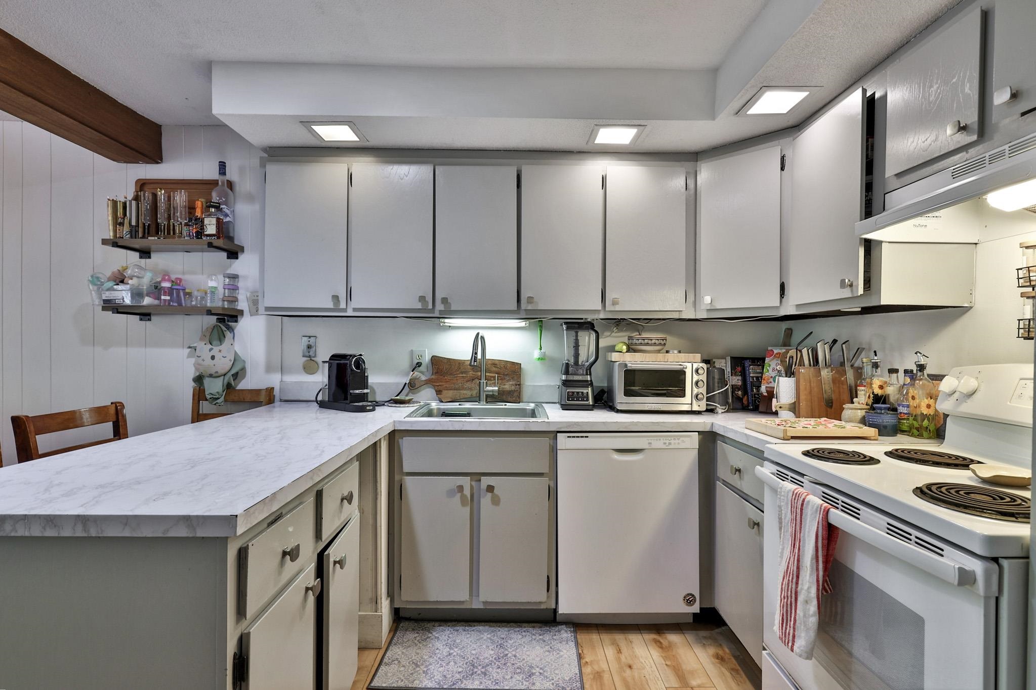 118 Gateway Court B-23
