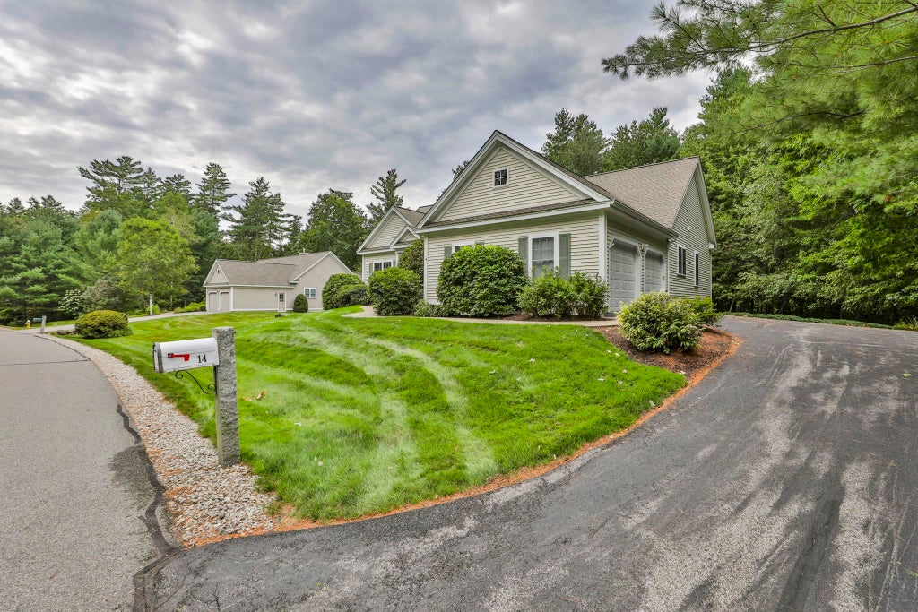 Photo of 14 Hancock Drive, Bedford, NH 03110 (MLS # 5110335)