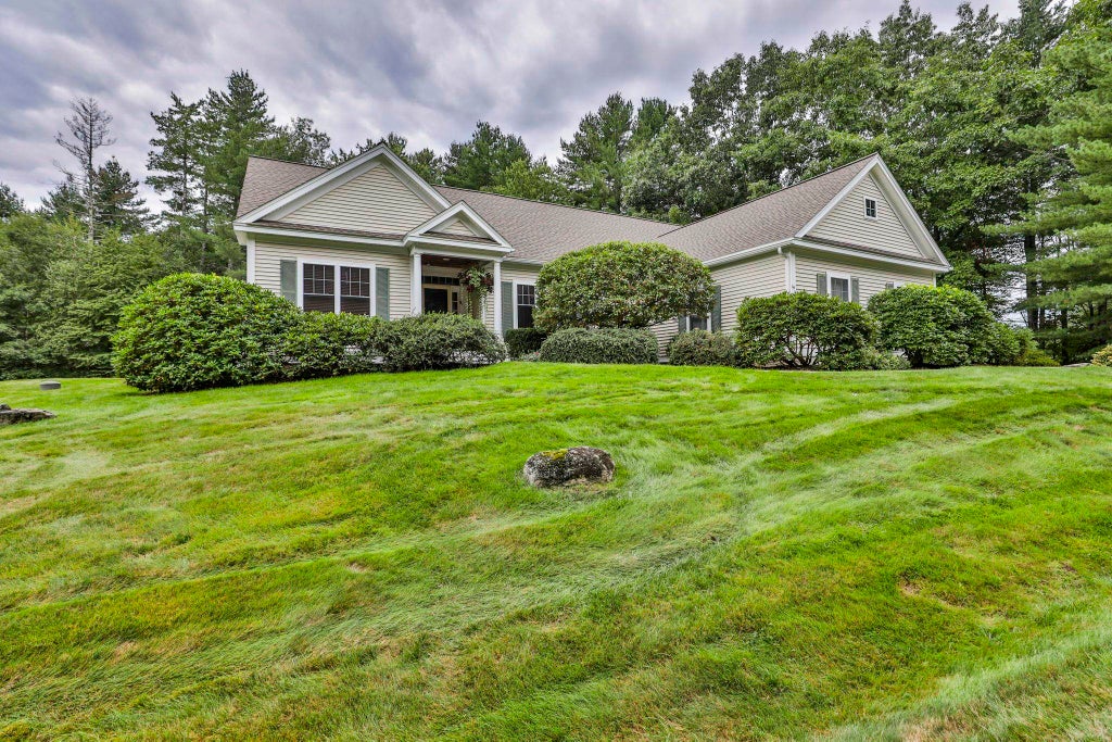Photo of 14 Hancock Drive, Bedford, NH 03110 (MLS # 5110335)