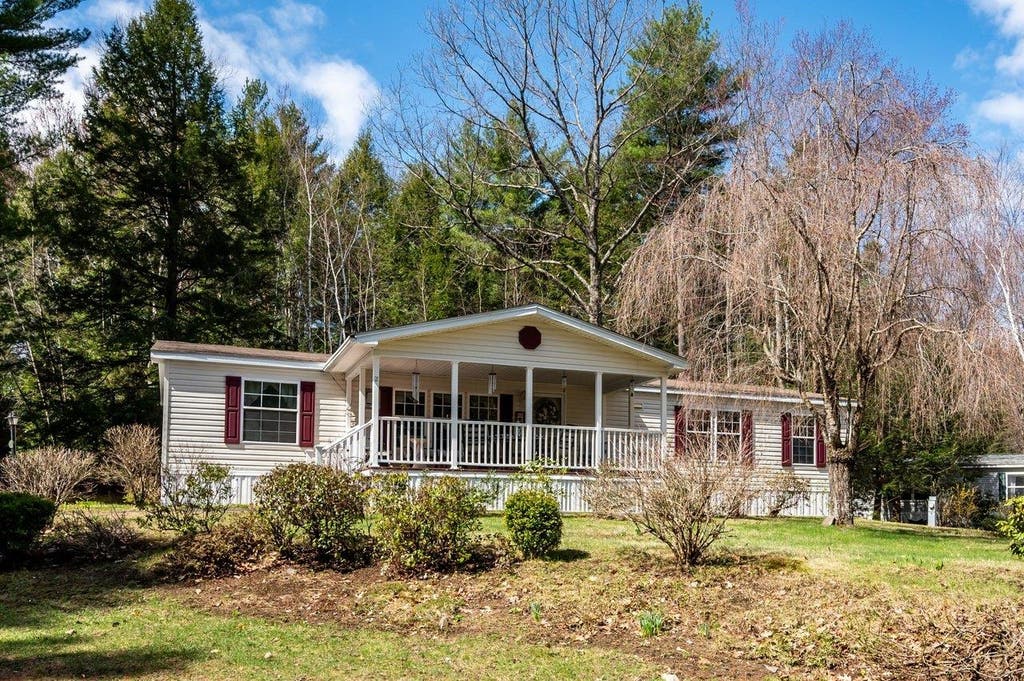 Photo of 10 Lark Lane, Rochester, NH 03868 (MLS # 5084552)