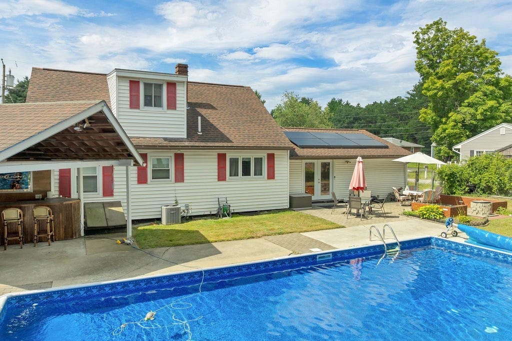 Photo of 7 Donna Street, Nashua, NH 03060 (MLS # 5104704)