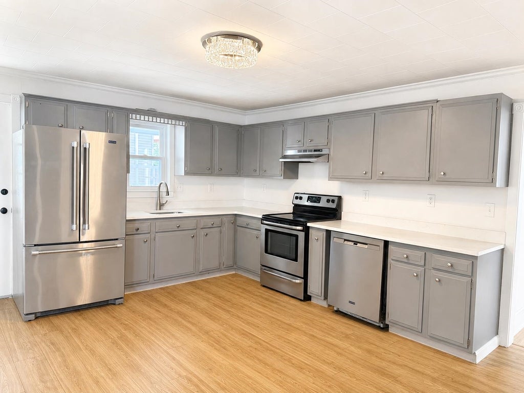 Photo of 43 Hosley Street, Manchester, NH 03103 (MLS # 5104968)