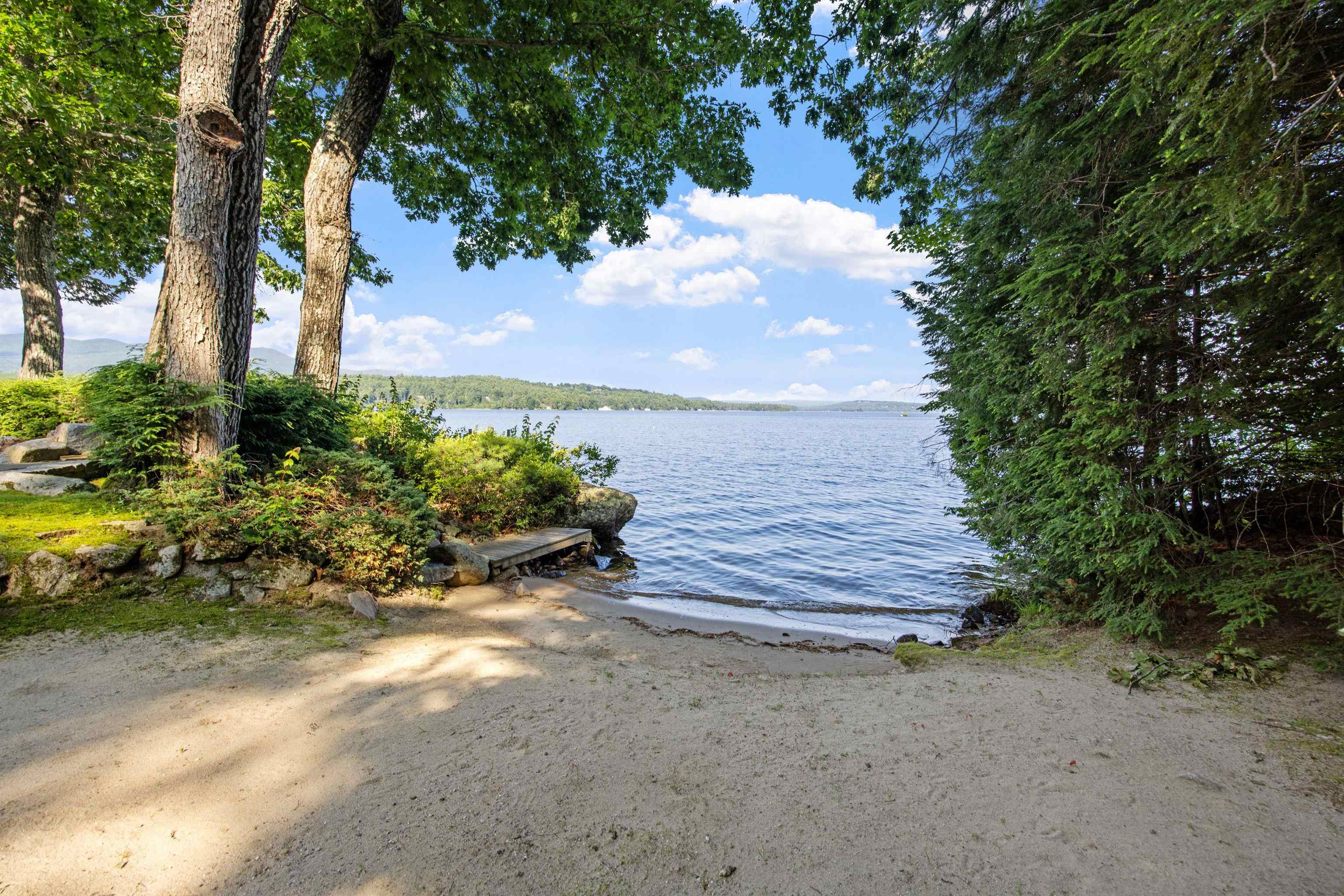 10 Edgewater Drive