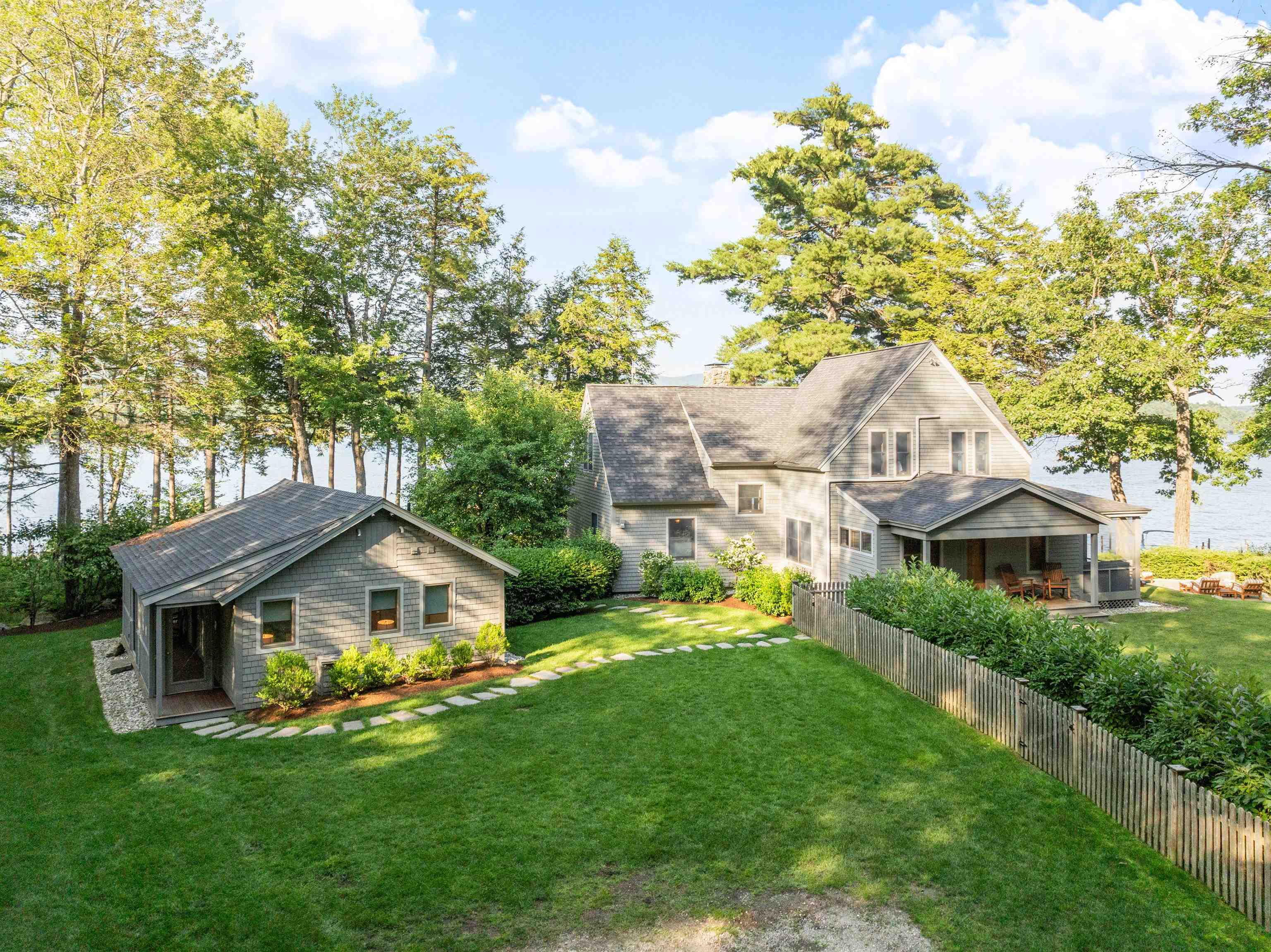 10 Edgewater Drive