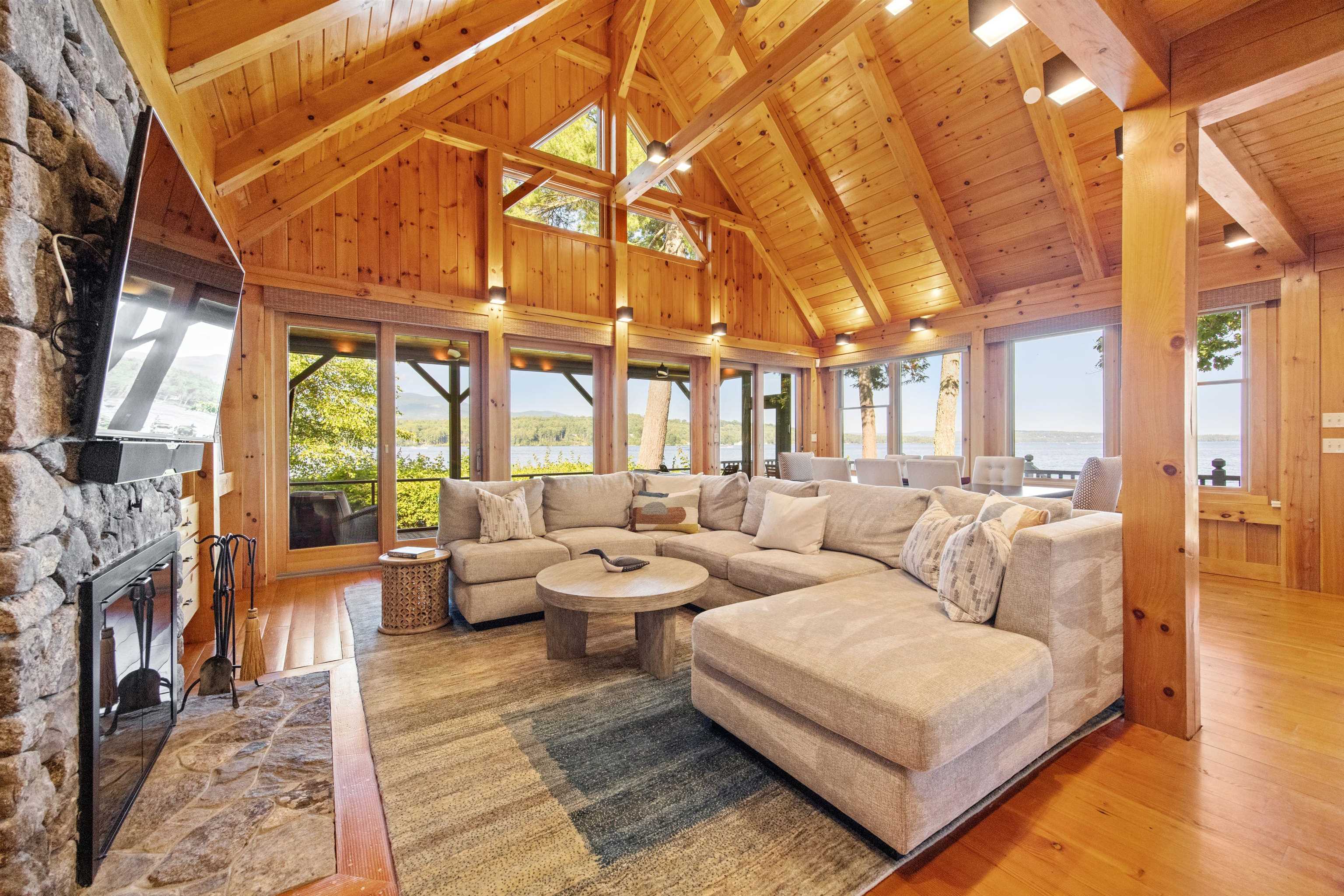 10 Edgewater Drive