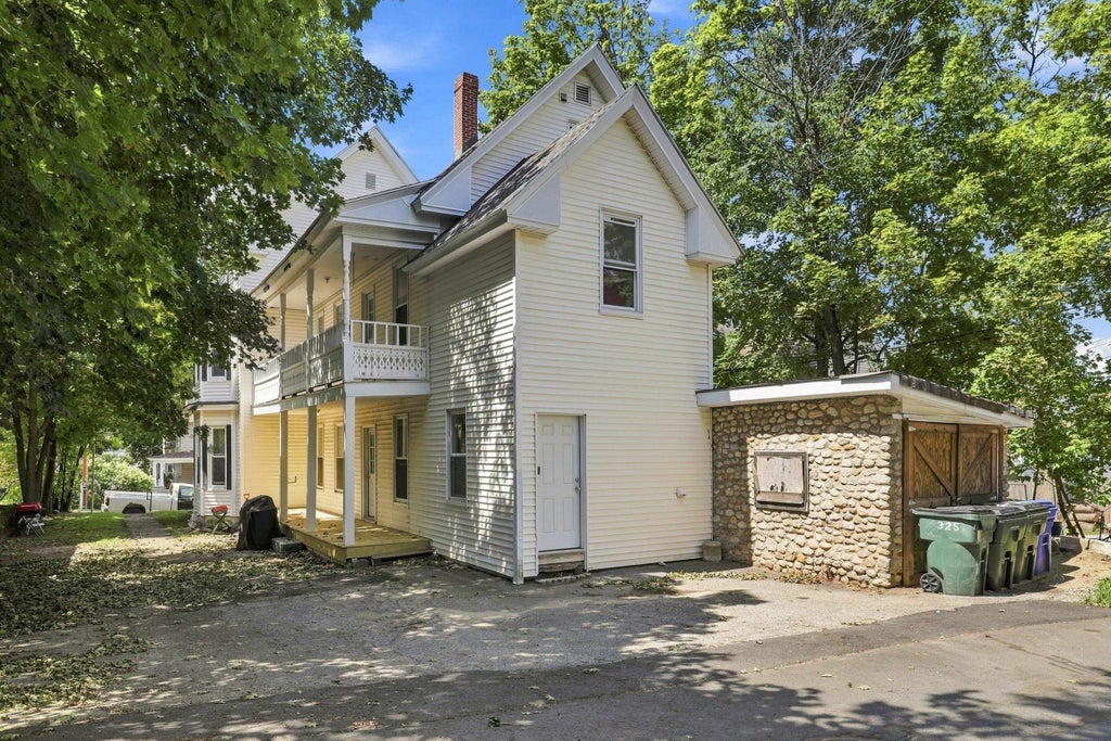 Photo of 325 Walnut Street, Manchester, NH 03104 (MLS # 5105330)