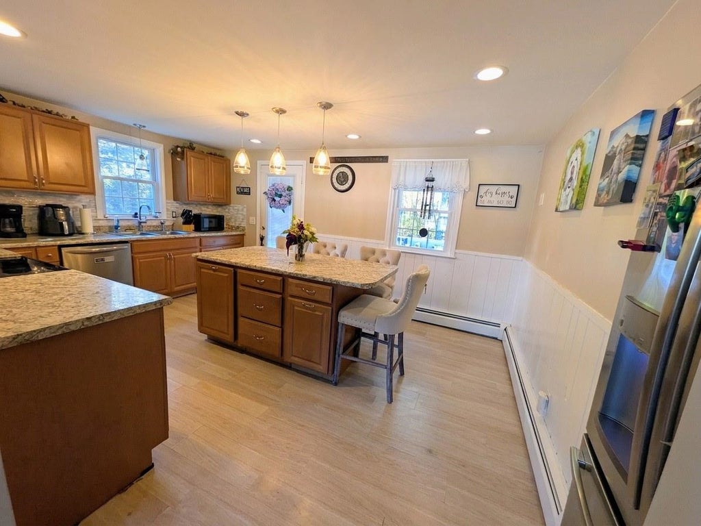 Photo of 27 Beverly Avenue, Salem, NH 03079 (MLS # 5115318)