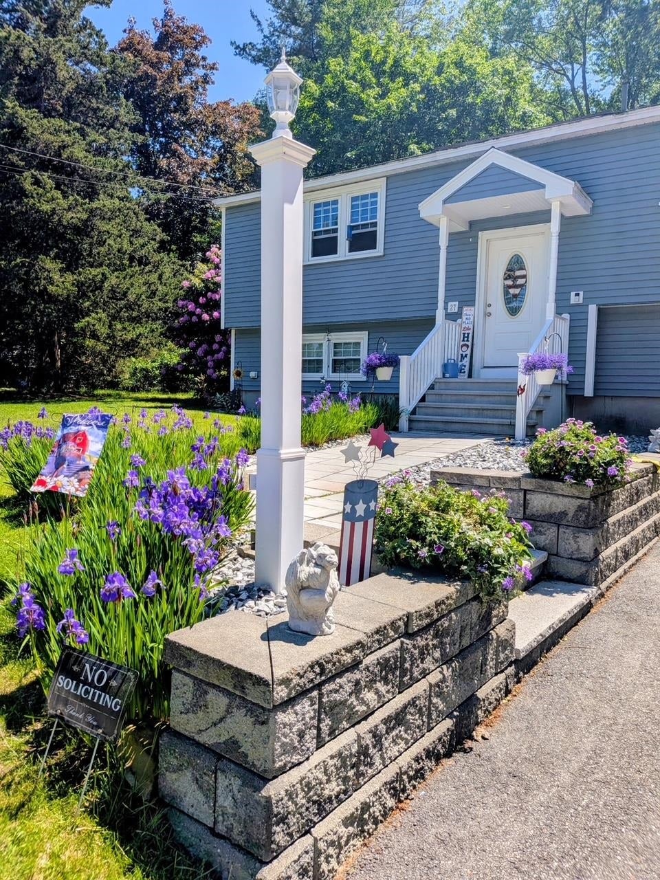 Photo of 27 Beverly Avenue, Salem, NH 03079 (MLS # 5115318)