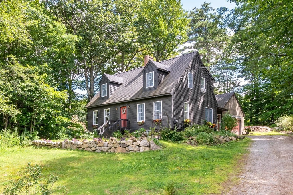 Photo of 4 Hillrise Lane, Meredith, NH 03253 (MLS # 5104468)