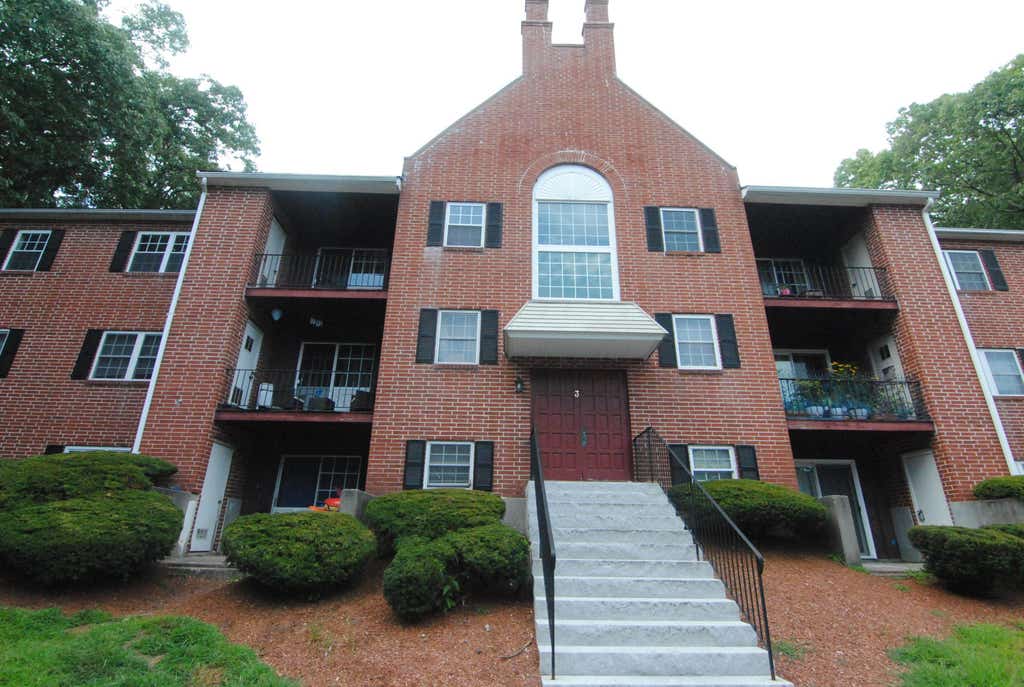 Photo of 3 Louisburg Square #7, Nashua, NH 03060 (MLS # 5105716)