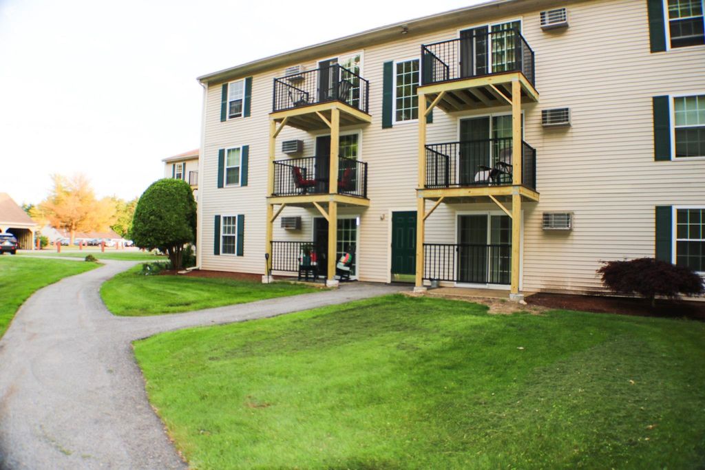 Photo of 1702 White Cedar Boulevard, Portsmouth, NH 03801 (MLS # 5091601)