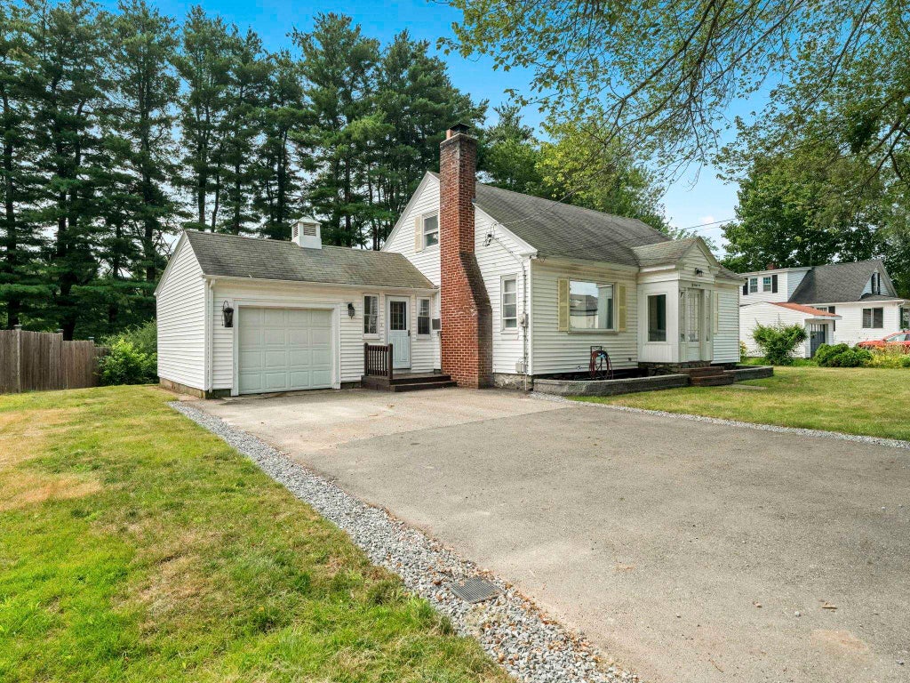 Photo of 10 Pond Street, Salem, NH 03079 (MLS # 5105934)
