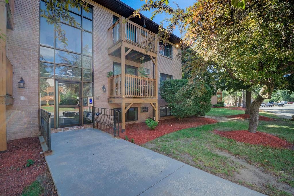 5 Lancelot Court 2
