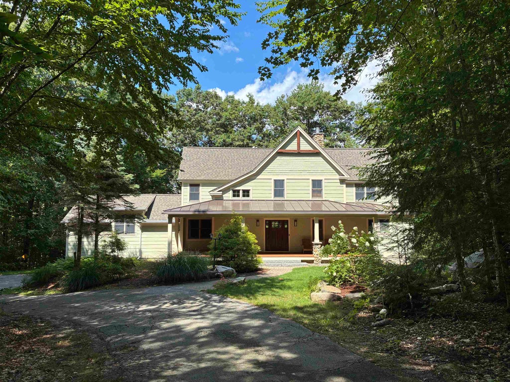 Photo of 31 Upper Bay Road, Sunapee, NH 03782 (MLS # 5104946)