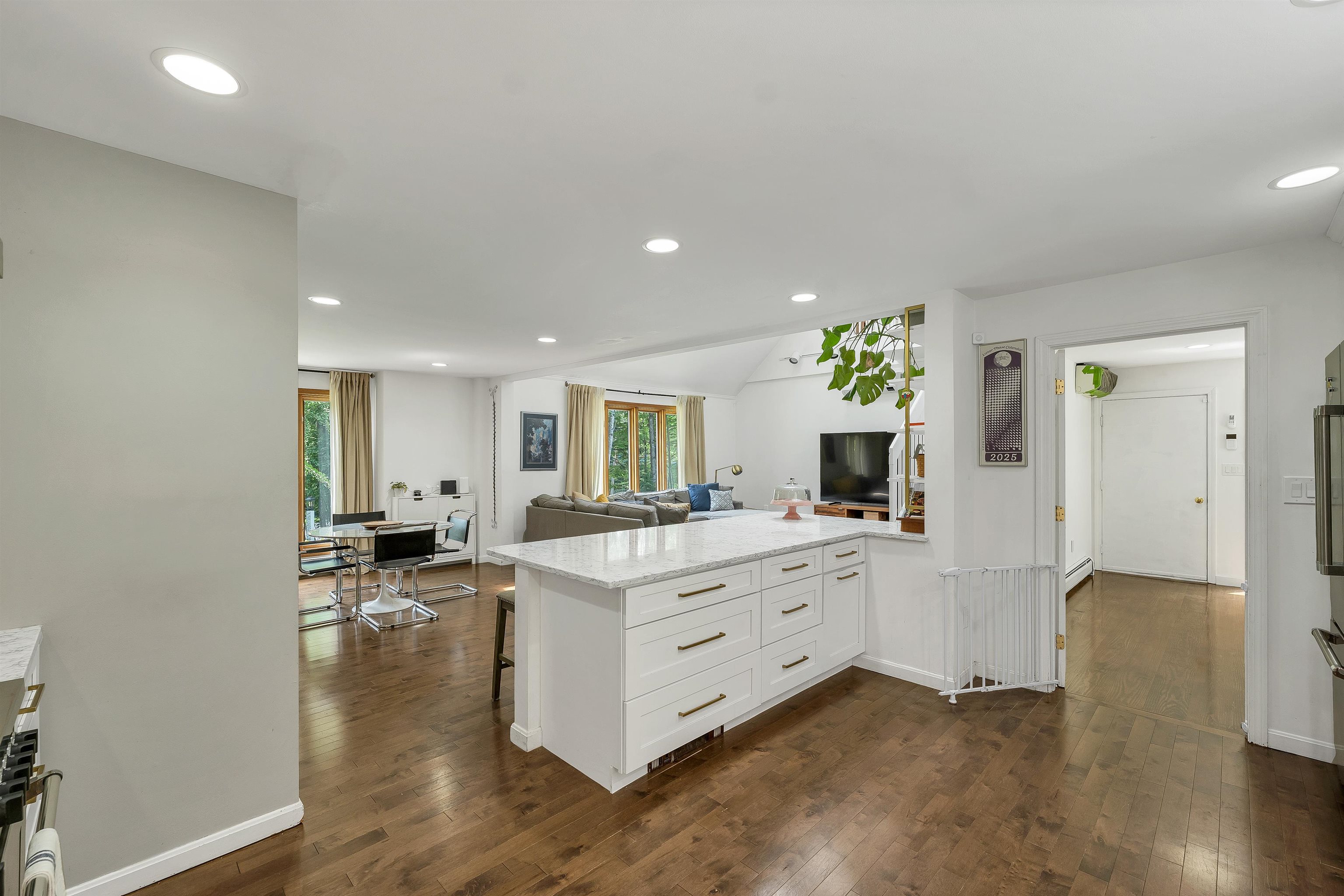 8 West Gate Drive
