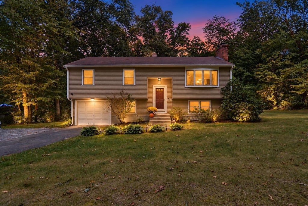 Photo of 178 Island Pond Road, Derry, NH 03038 (MLS # 5110462)