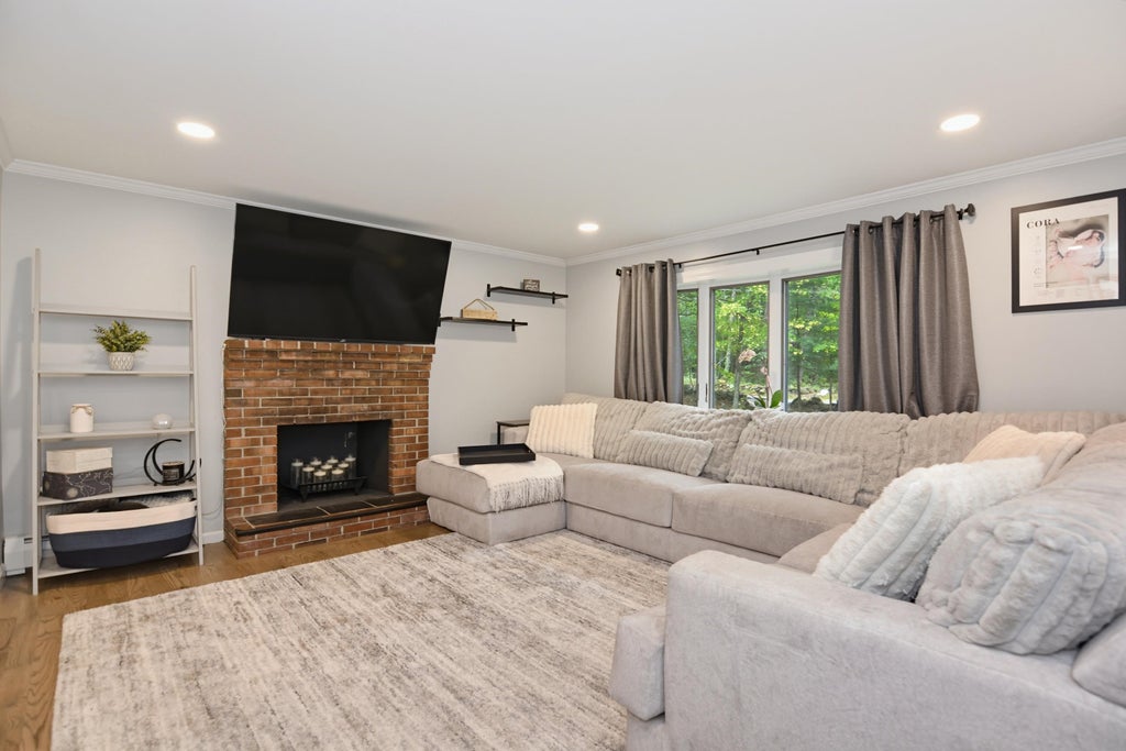 Photo of 178 Island Pond Road, Derry, NH 03038 (MLS # 5110462)