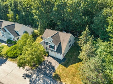 10 Cortland Avenue Stratham NH 03885