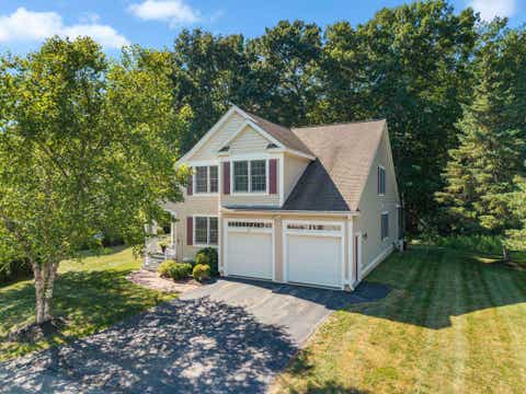 Photo of 10 Cortland Avenue, Stratham, NH 03885 (MLS # 5105173)