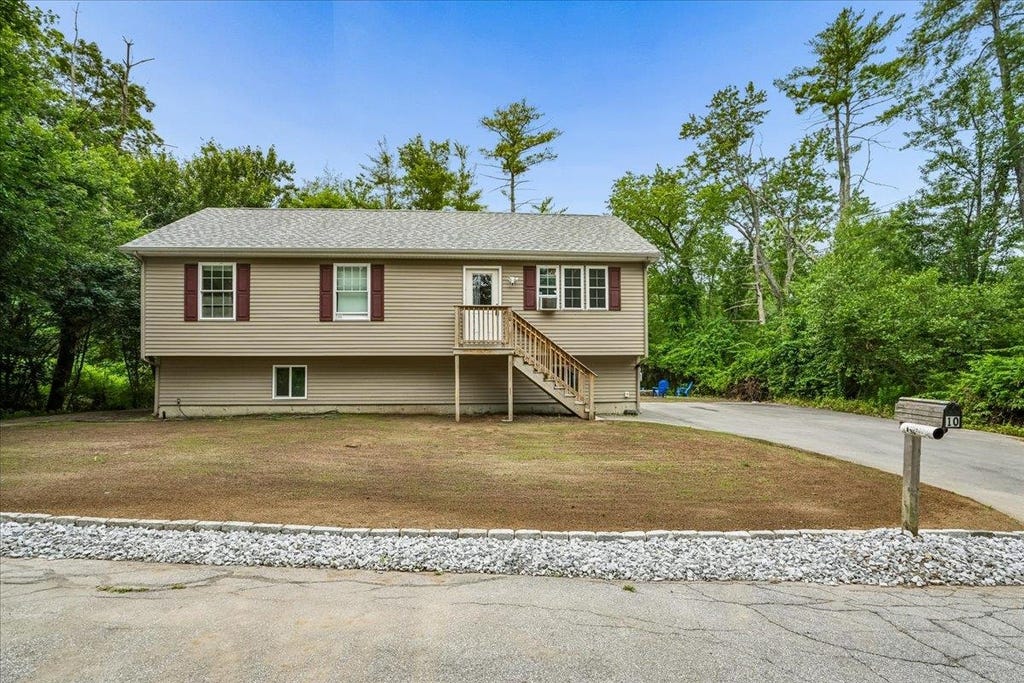 Photo of 10 Patricia Avenue, Raymond, NH 03077 (MLS # 5100254)