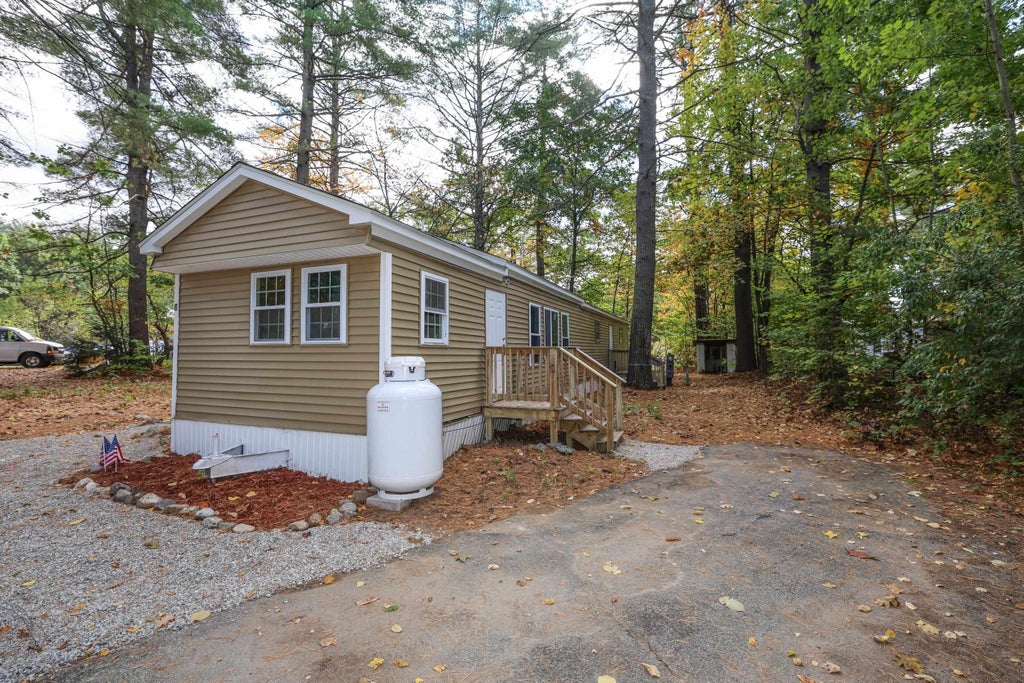 Photo of 8 Hubbard Road, Deering, NH 03244 (MLS # 5113970)