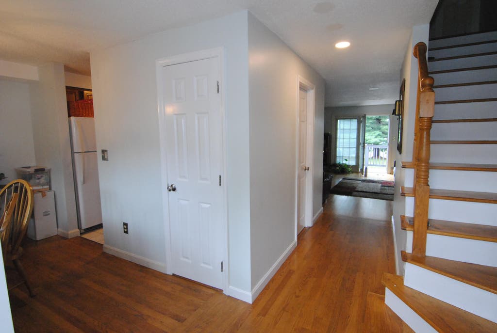 Photo of 7 Meadowview Circle, Nashua, NH 03062 (MLS # 5101685)