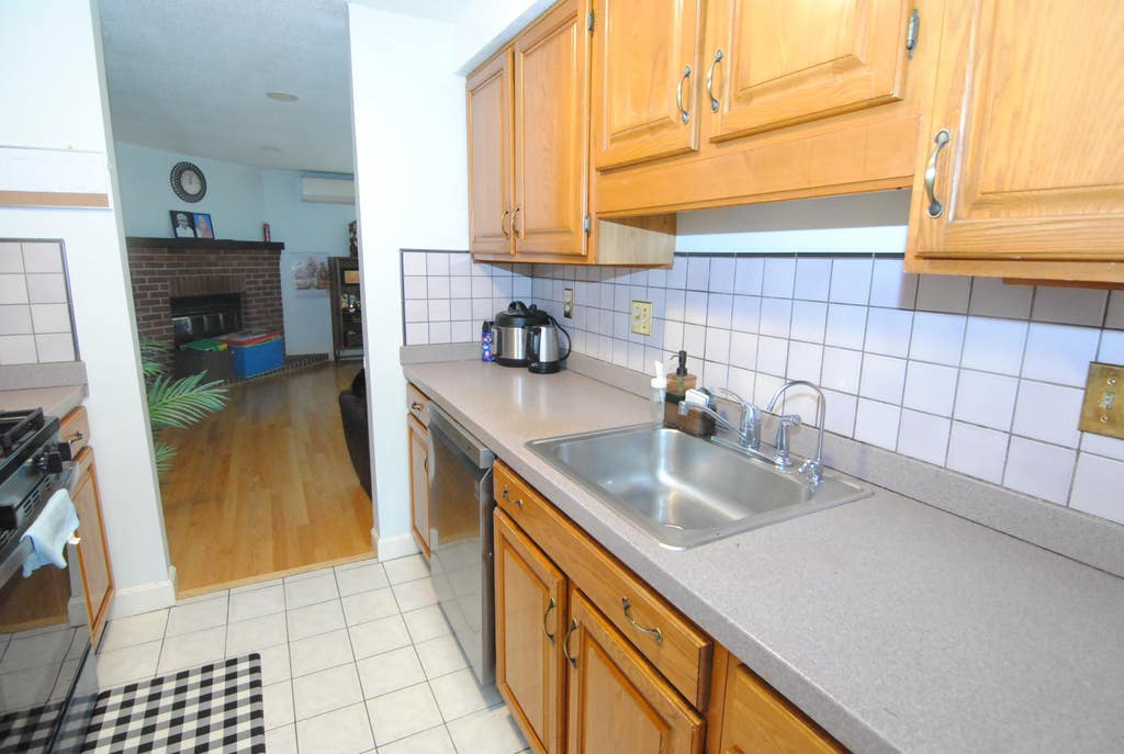 Photo of 7 Meadowview Circle, Nashua, NH 03062 (MLS # 5101685)