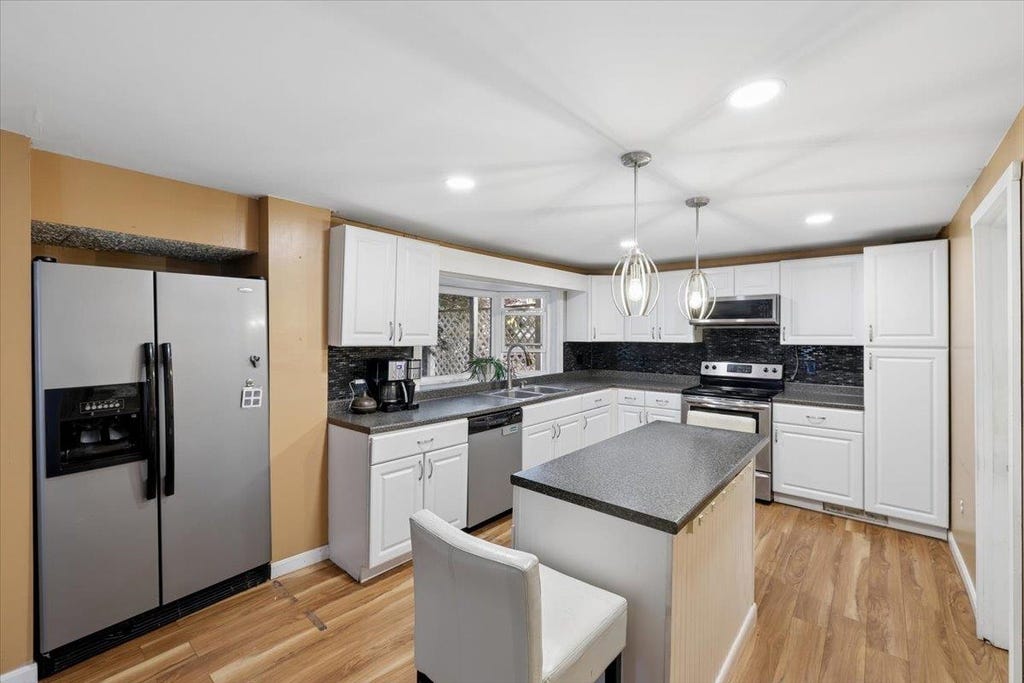 Photo of 549 Lake Avenue, Manchester, NH 03103 (MLS # 5101441)
