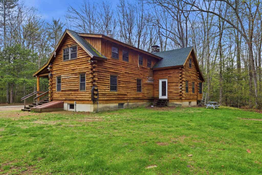 Photo of 215 White Oak Road, Barnstead, NH 03225 (MLS # 5102968)