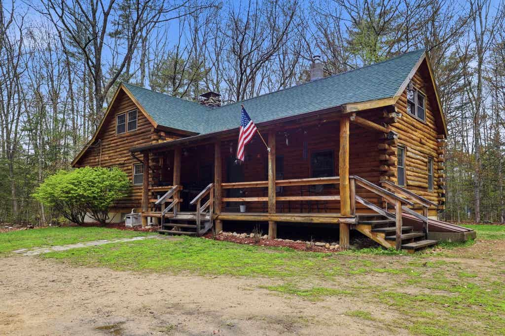 Photo of 215 White Oak Road, Barnstead, NH 03225 (MLS # 5102968)