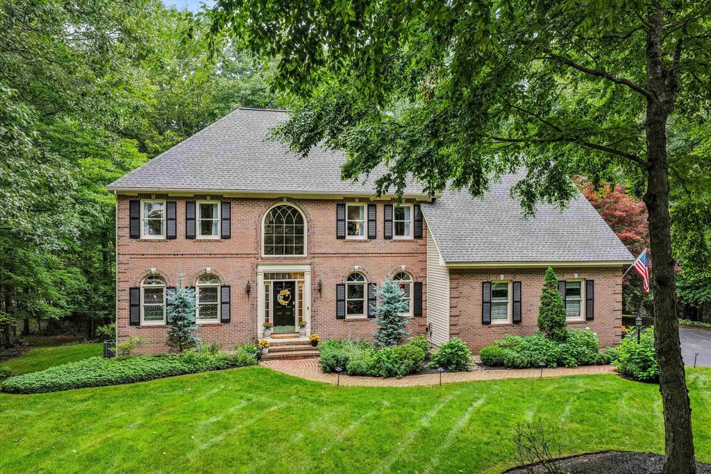 Photo of 4 Newfane Road, Bedford, NH 03110 (MLS # 5106734)