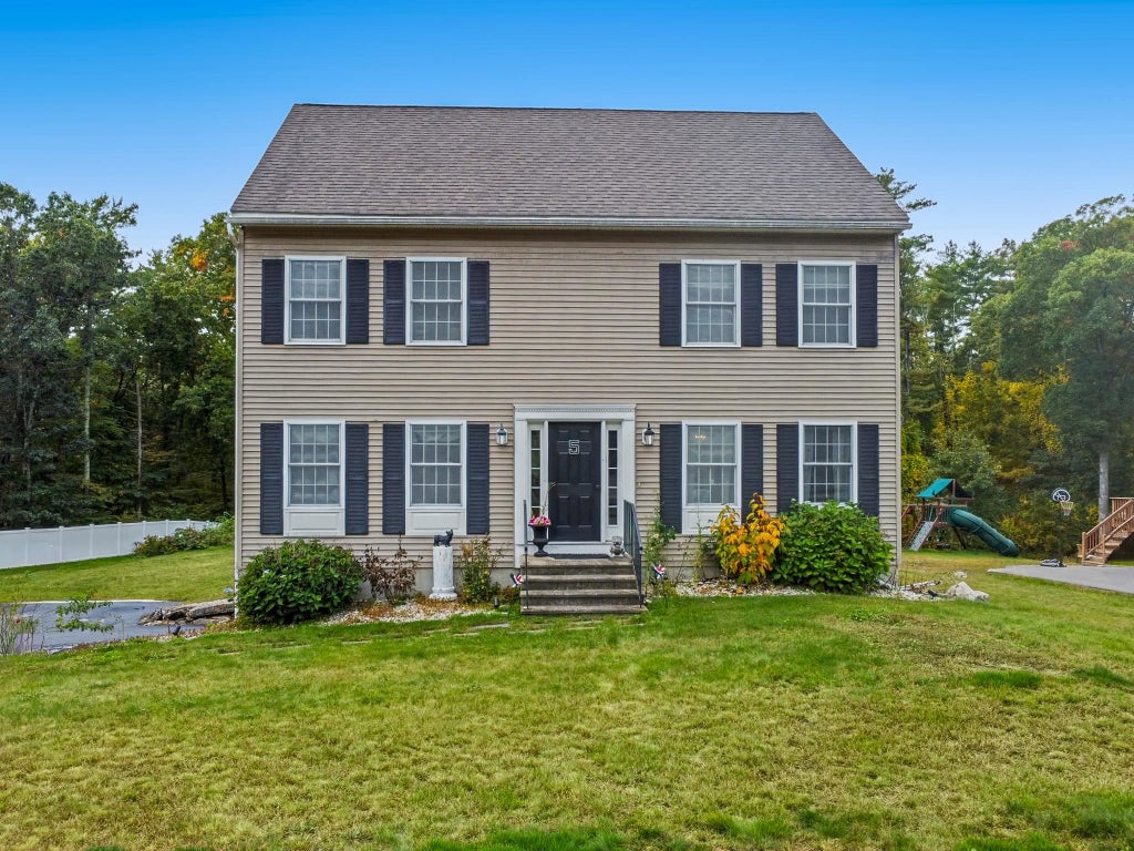 Photo of 5 Middleridge Road, Derry, NH 03038 (MLS # 5112915)