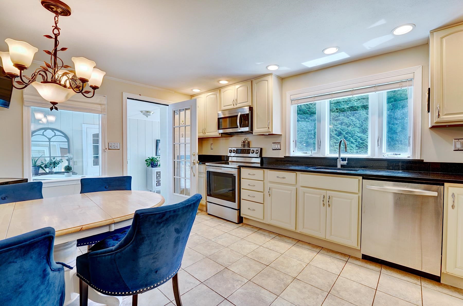 7 Acorn Acres