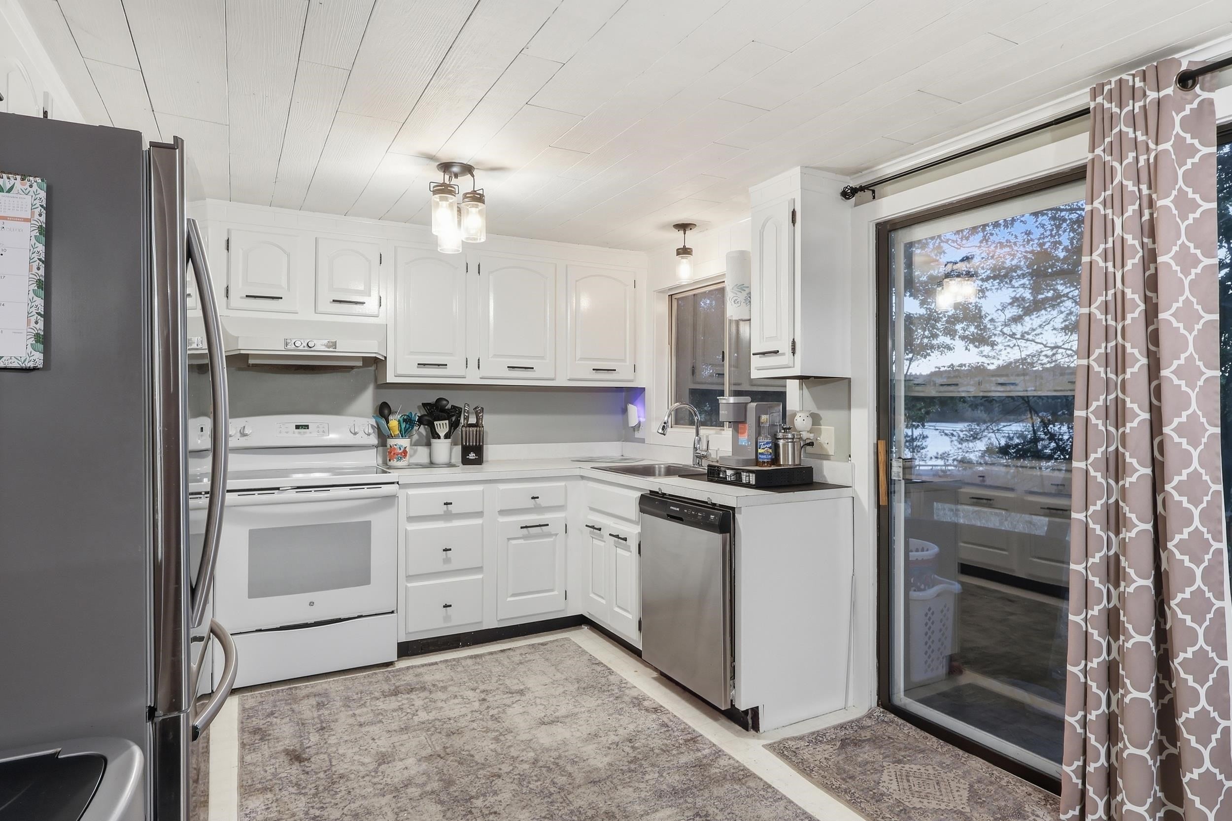 3 Spruce Cove Road