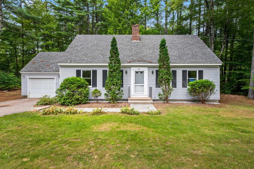 Photo of 24 Fairview Avenue, Conway, NH 03818 (MLS # 5111300)