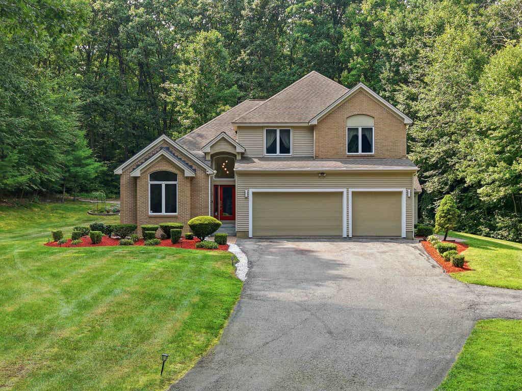 Photo of 15 Merrill Road, Merrimack, NH 03054 (MLS # 5104495)
