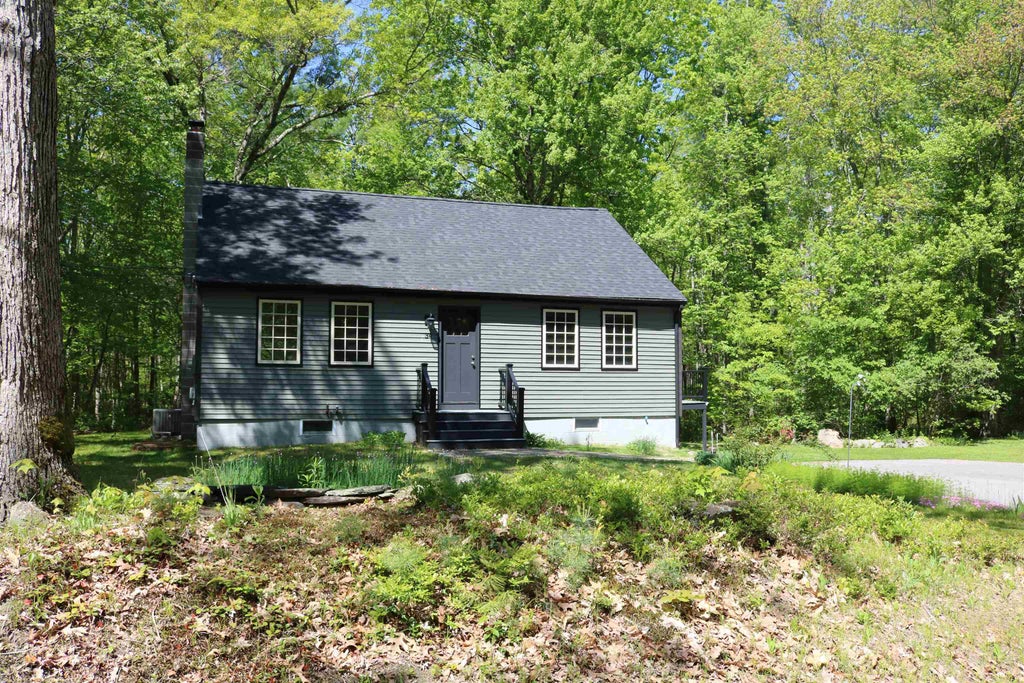 Photo of 34 Brooks Road, Barrington, NH 03825 (MLS # 5090260)
