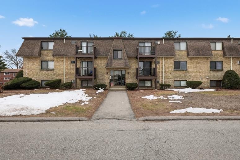 Photo of 14 Tiffany Road #1, Salem, NH 03079 (MLS # 5101025)