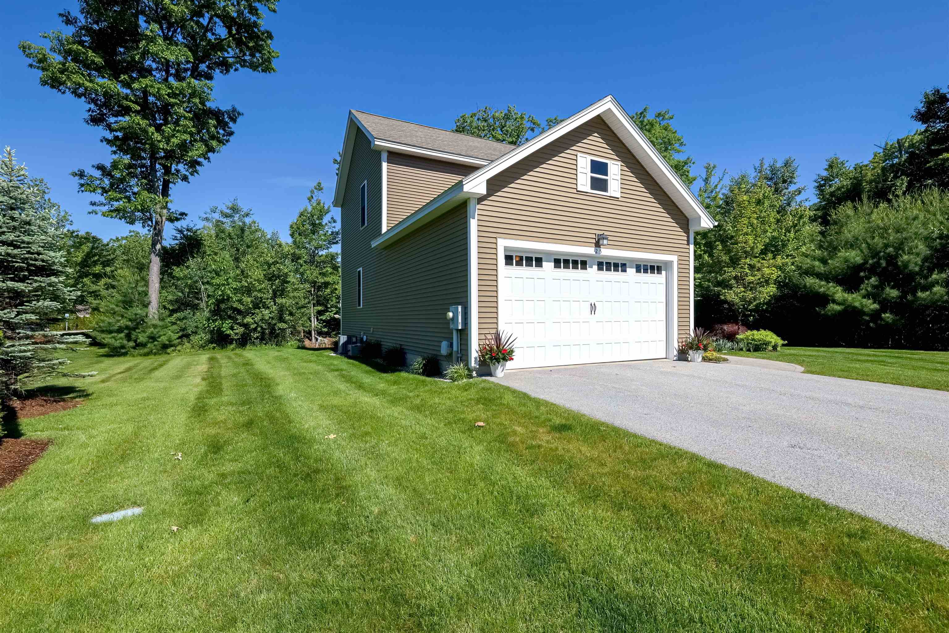 25 Redwood Way 24